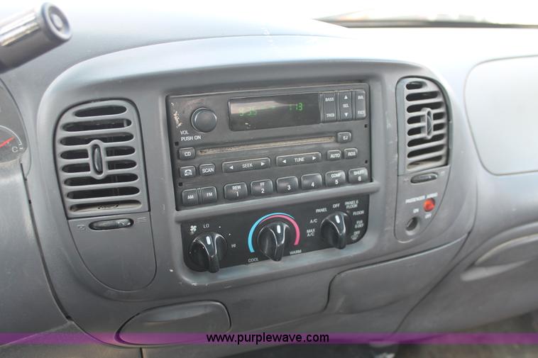 image for item E3297 2002 Ford F150 XLT SuperCab pickup truck