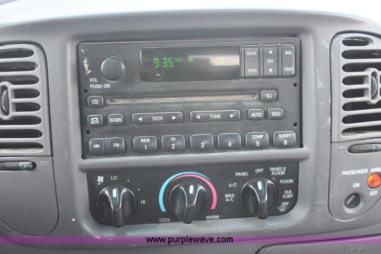 image for item E3297 2002 Ford F150 XLT SuperCab pickup truck