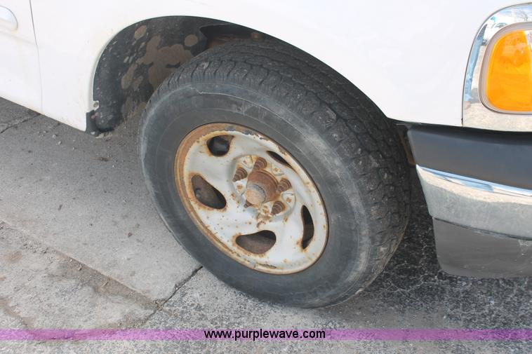 image for item E3297 2002 Ford F150 XLT SuperCab pickup truck