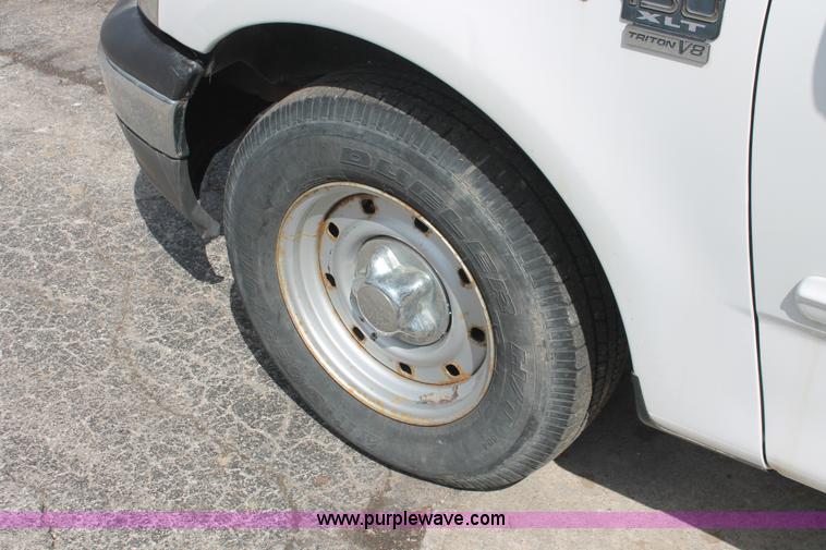 image for item E3297 2002 Ford F150 XLT SuperCab pickup truck