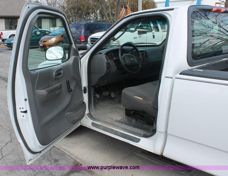image for item E3298 2003 Ford F150 XL pickup truck