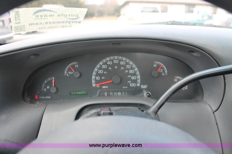 image for item E3298 2003 Ford F150 XL pickup truck