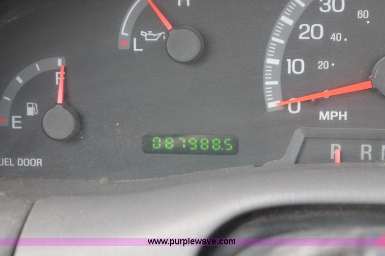 image for item E3298 2003 Ford F150 XL pickup truck