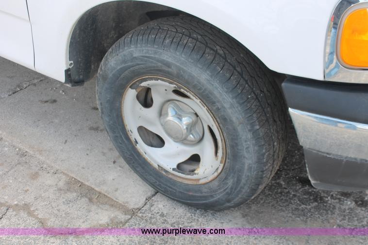 image for item E3298 2003 Ford F150 XL pickup truck