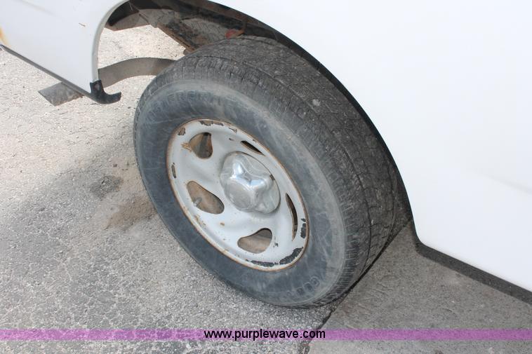 image for item E3298 2003 Ford F150 XL pickup truck