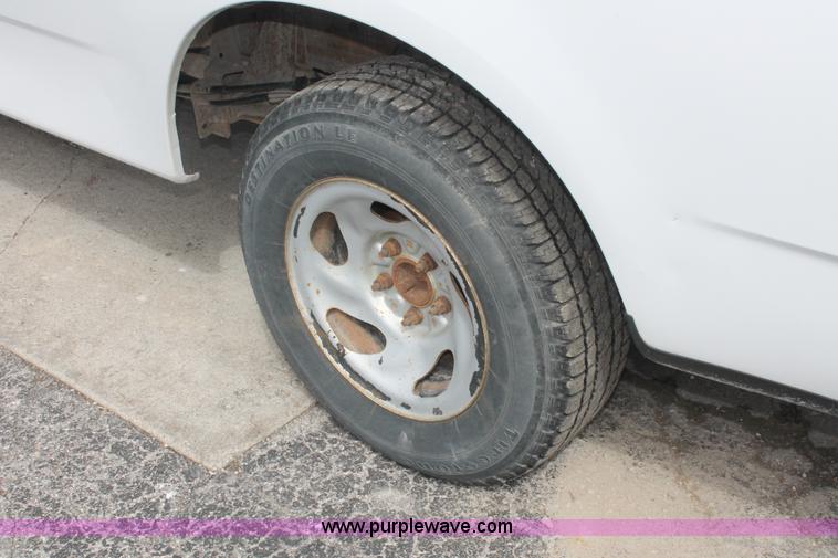 image for item E3298 2003 Ford F150 XL pickup truck