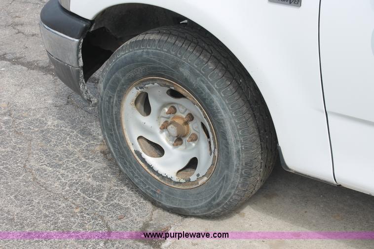 image for item E3298 2003 Ford F150 XL pickup truck