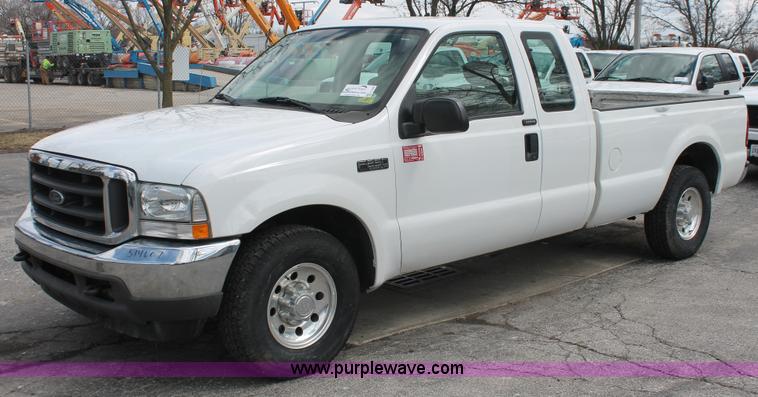 image for item E3299 2004 Ford F250 XLT SuperCab pickup truck