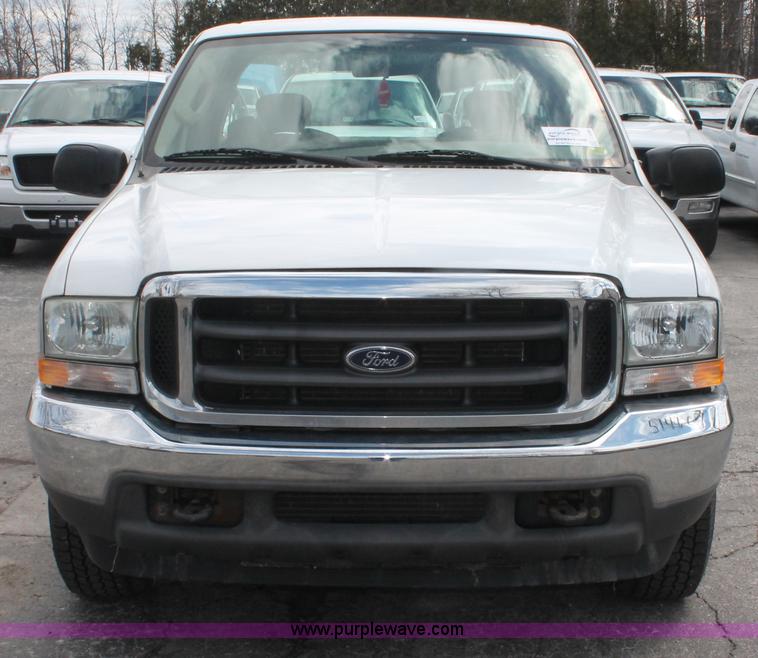 image for item E3299 2004 Ford F250 XLT SuperCab pickup truck