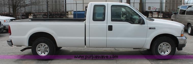 image for item E3299 2004 Ford F250 XLT SuperCab pickup truck