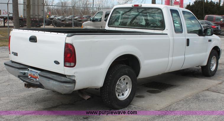 image for item E3299 2004 Ford F250 XLT SuperCab pickup truck