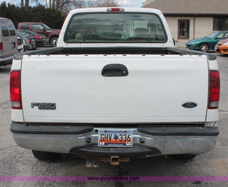 image for item E3299 2004 Ford F250 XLT SuperCab pickup truck