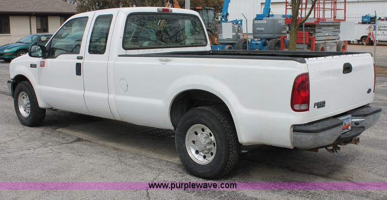 image for item E3299 2004 Ford F250 XLT SuperCab pickup truck