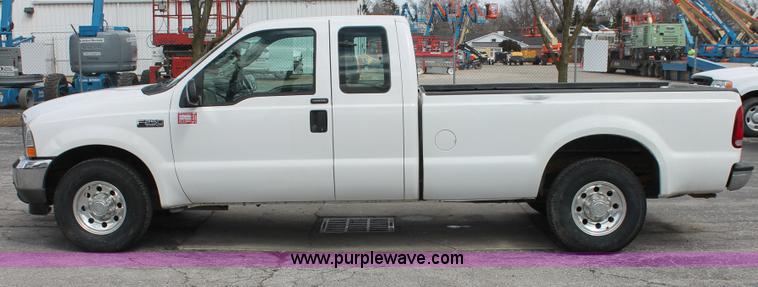 image for item E3299 2004 Ford F250 XLT SuperCab pickup truck