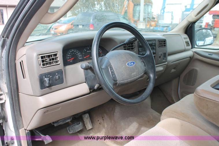 image for item E3299 2004 Ford F250 XLT SuperCab pickup truck