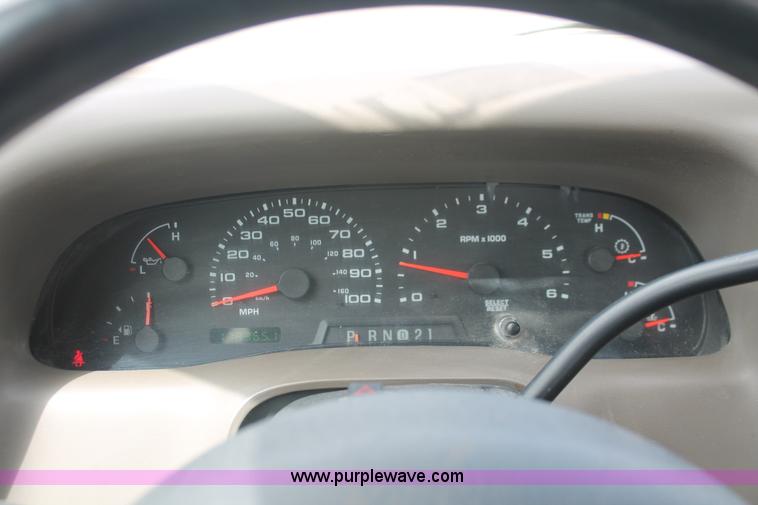 image for item E3299 2004 Ford F250 XLT SuperCab pickup truck