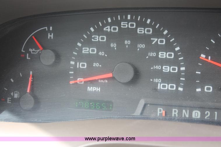 image for item E3299 2004 Ford F250 XLT SuperCab pickup truck