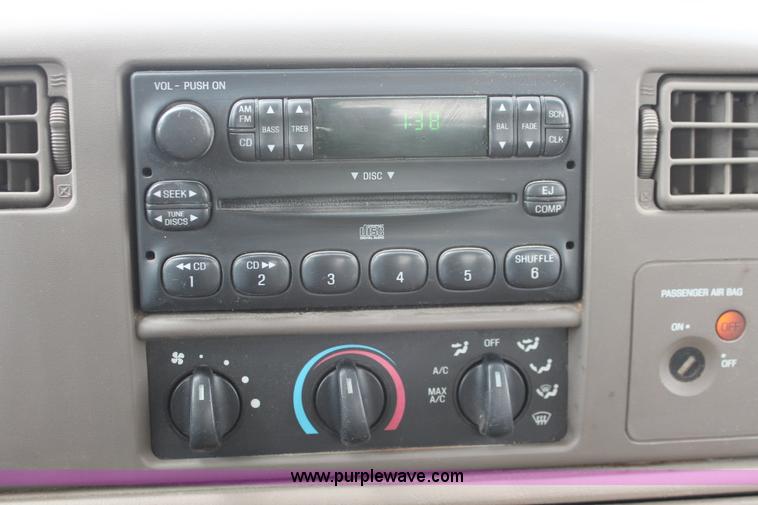 image for item E3299 2004 Ford F250 XLT SuperCab pickup truck