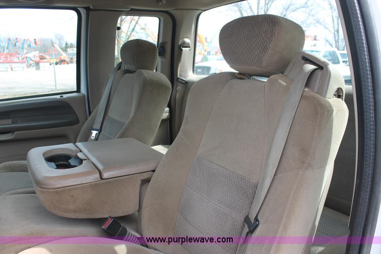 image for item E3299 2004 Ford F250 XLT SuperCab pickup truck