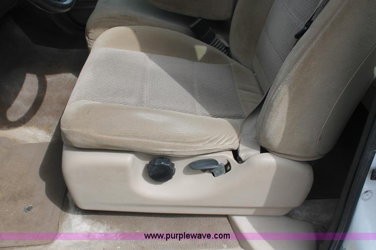 image for item E3299 2004 Ford F250 XLT SuperCab pickup truck