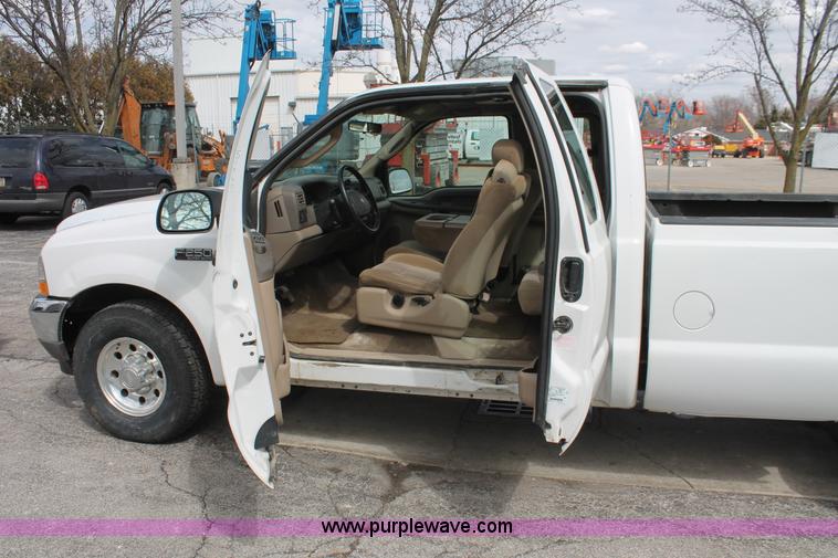 image for item E3299 2004 Ford F250 XLT SuperCab pickup truck