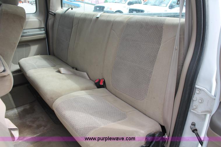 image for item E3299 2004 Ford F250 XLT SuperCab pickup truck