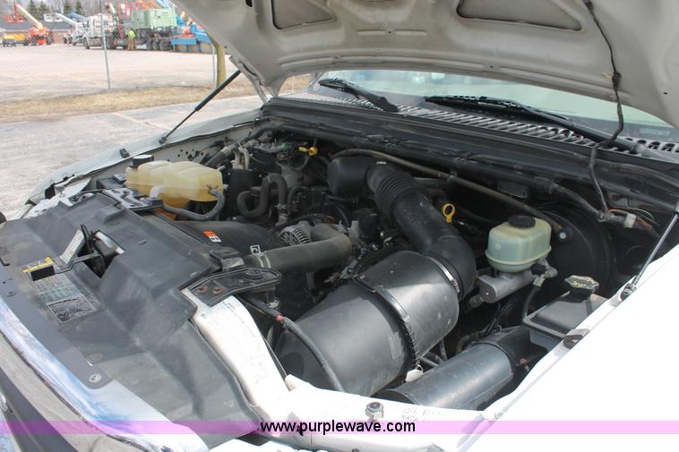 image for item E3299 2004 Ford F250 XLT SuperCab pickup truck