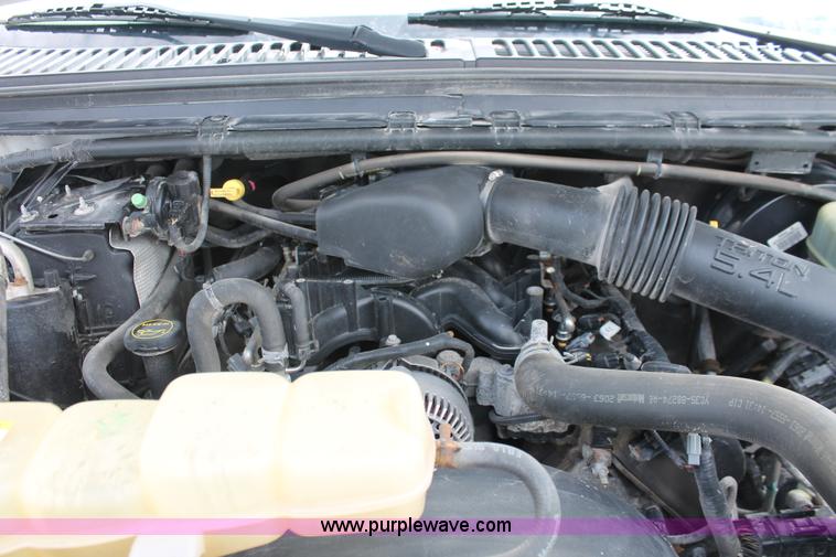 image for item E3299 2004 Ford F250 XLT SuperCab pickup truck