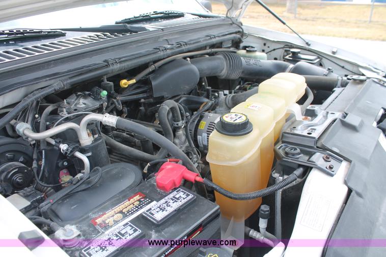 image for item E3299 2004 Ford F250 XLT SuperCab pickup truck