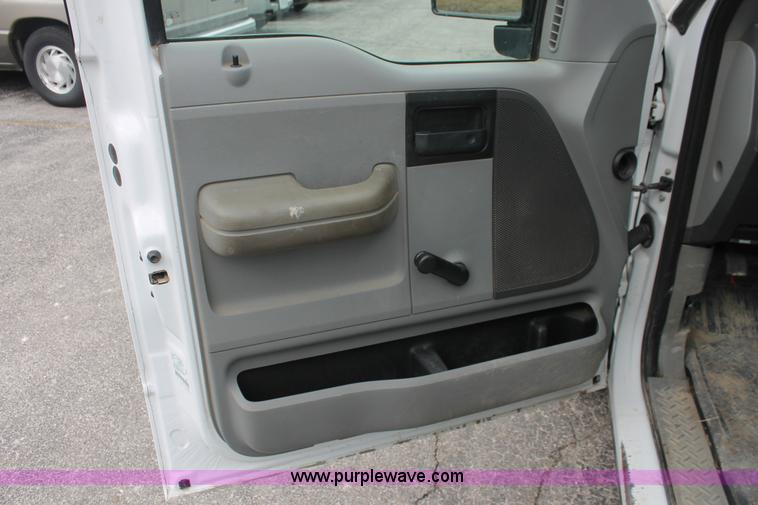 image for item E3327 2007 Ford F150 XLT pickup truck