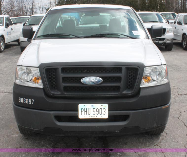 image for item E3328 2006 Ford F150 XL pickup truck