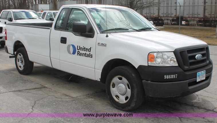 image for item E3328 2006 Ford F150 XL pickup truck