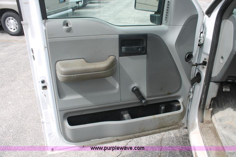 image for item E3328 2006 Ford F150 XL pickup truck