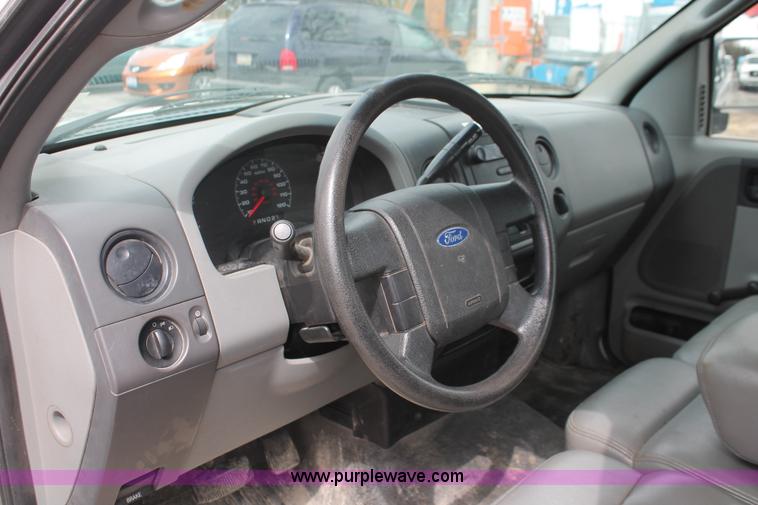 image for item E3328 2006 Ford F150 XL pickup truck