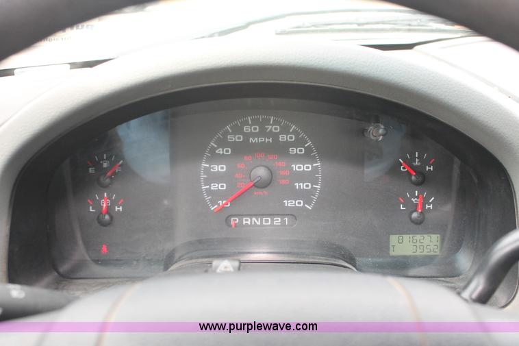 image for item E3328 2006 Ford F150 XL pickup truck