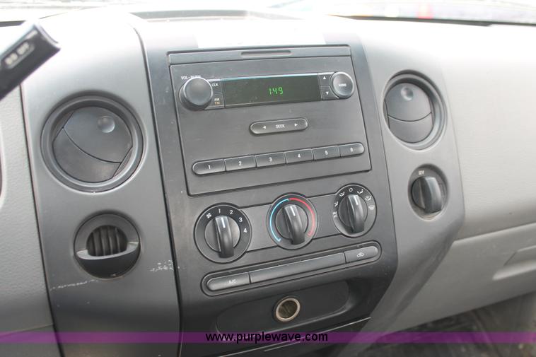 image for item E3328 2006 Ford F150 XL pickup truck