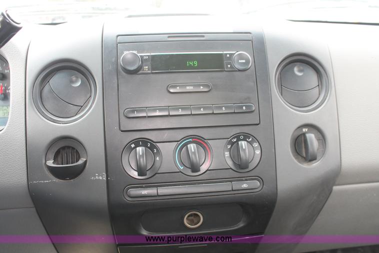 image for item E3328 2006 Ford F150 XL pickup truck