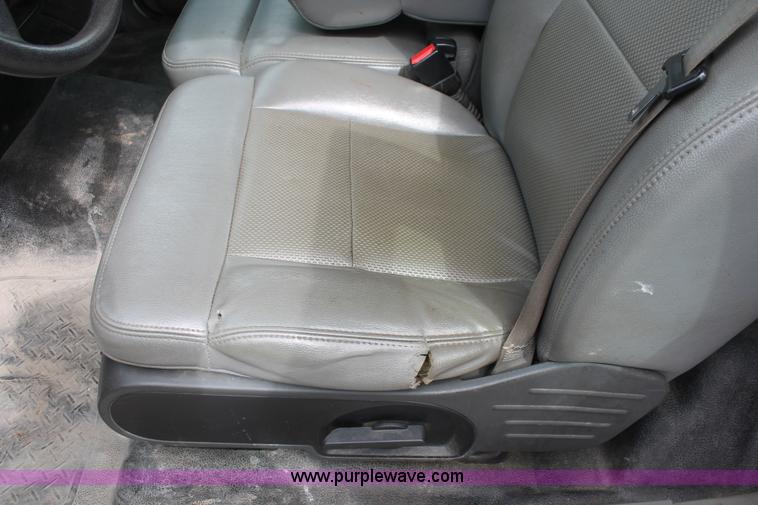 image for item E3328 2006 Ford F150 XL pickup truck