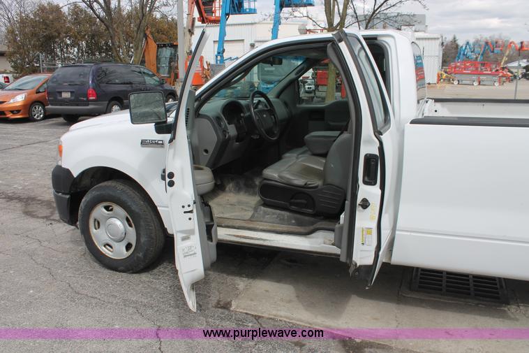 image for item E3328 2006 Ford F150 XL pickup truck