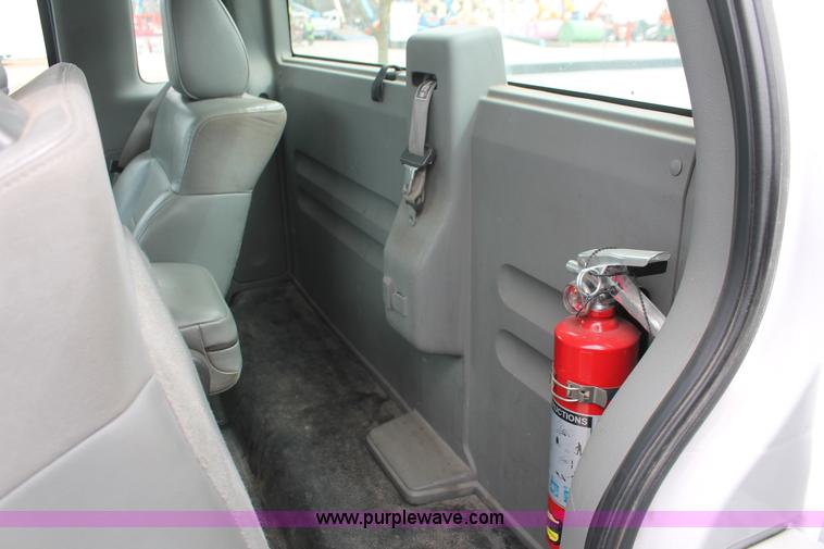 image for item E3328 2006 Ford F150 XL pickup truck