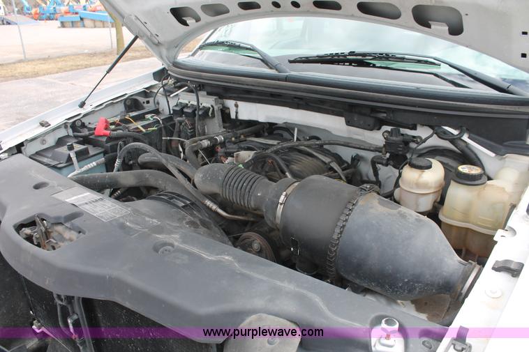 image for item E3328 2006 Ford F150 XL pickup truck