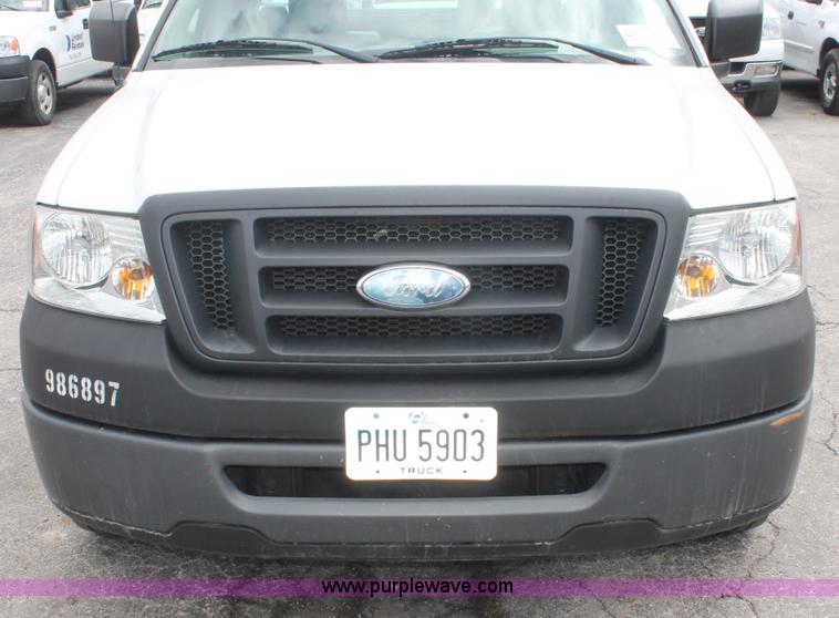 image for item E3328 2006 Ford F150 XL pickup truck