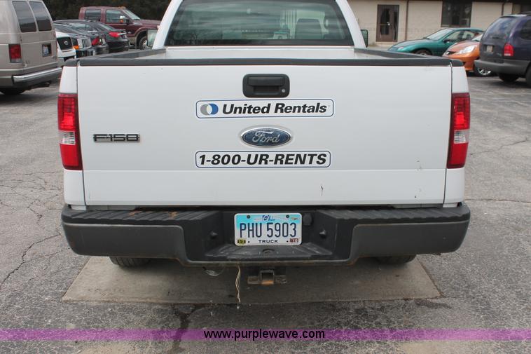 image for item E3328 2006 Ford F150 XL pickup truck