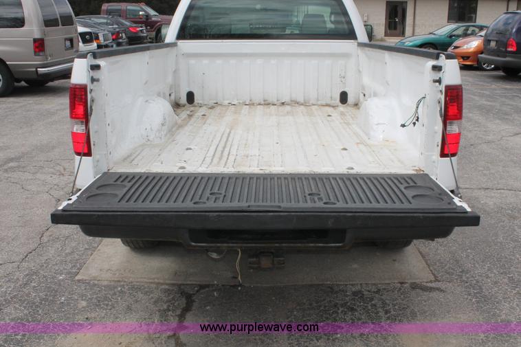 image for item E3328 2006 Ford F150 XL pickup truck
