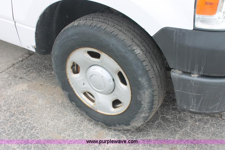 image for item E3328 2006 Ford F150 XL pickup truck