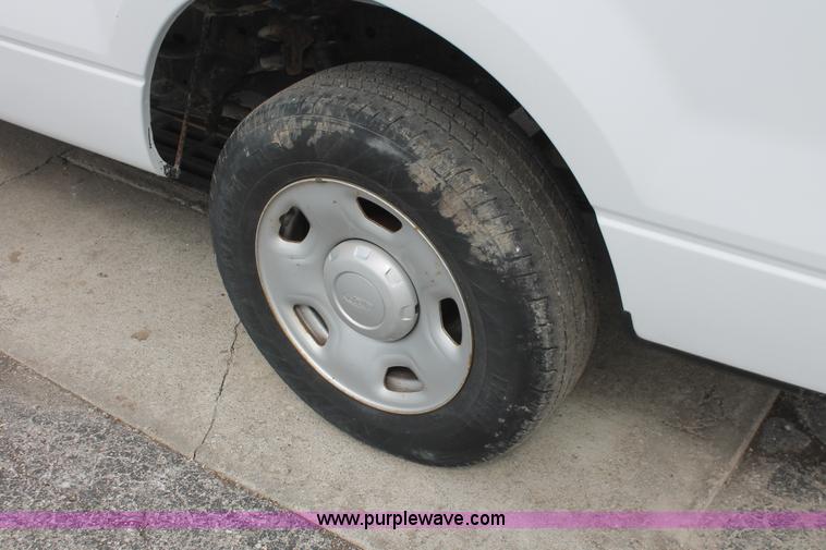 image for item E3328 2006 Ford F150 XL pickup truck