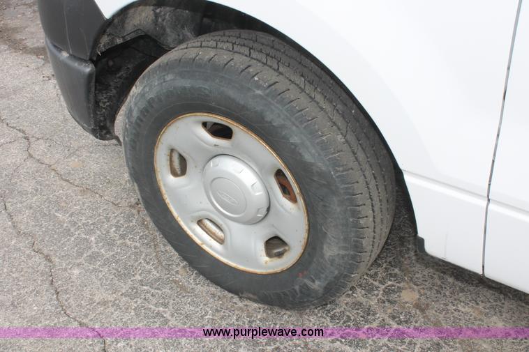 image for item E3328 2006 Ford F150 XL pickup truck