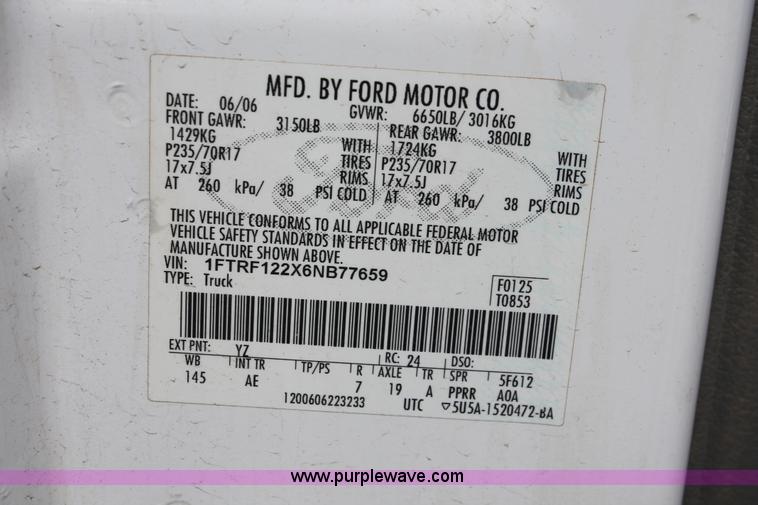 image for item E3328 2006 Ford F150 XL pickup truck