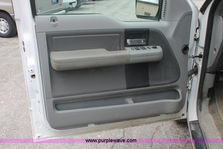 image for item E3329 2007 Ford F150 XLT SuperCab pickup truck