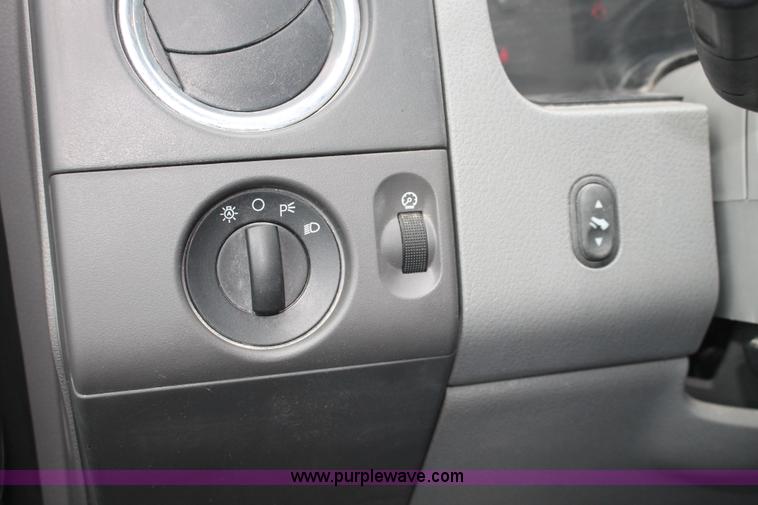 image for item E3329 2007 Ford F150 XLT SuperCab pickup truck